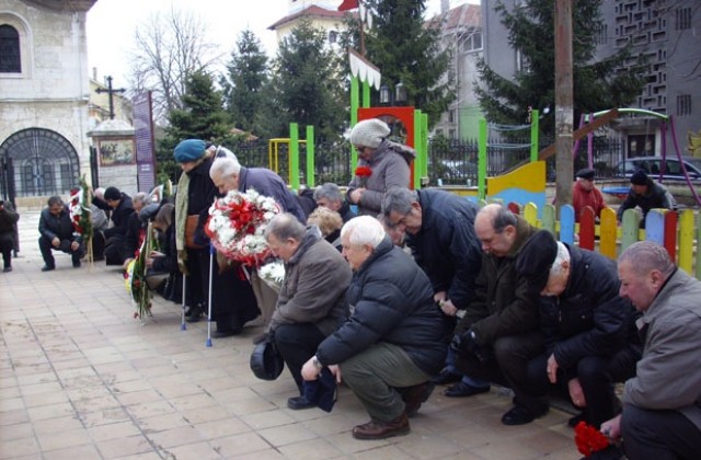Добричлии се поклониха пред паметта на Апостола