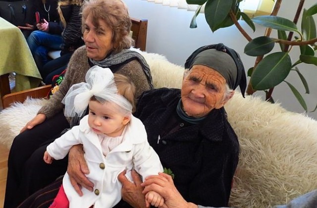 Баба Манка на 100 години