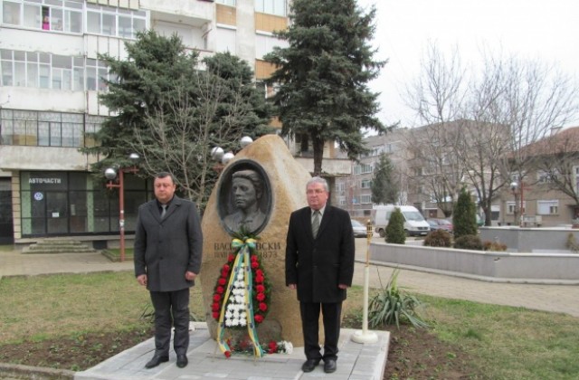 Десетки павликенчани се поклониха пред Васил Левски