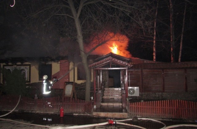 Пожар горя в заведение