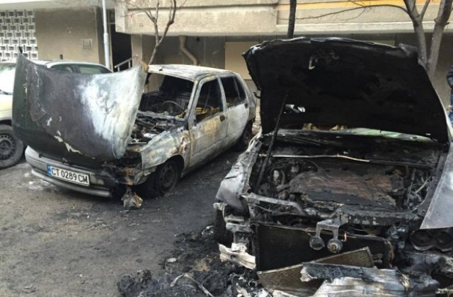 Два автомобила изгоряха в Стара Загора
