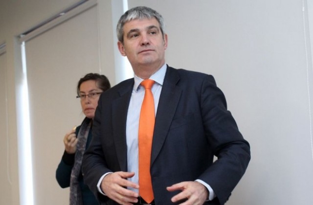 Димитров: Няма лошо да има целеви дългови емисии, трябва още милиарди да вземем