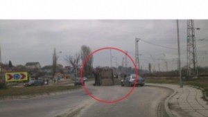 Камион се обърна на кръговото на Топливо