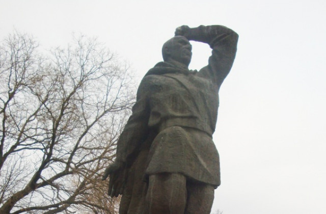 Внучката на Цвятко Радойнов на посещение в Казанлък