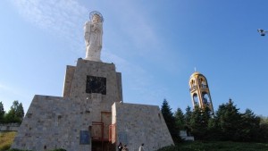 Правят асансьор до Монумента Богородица обновяват училища и детски градини