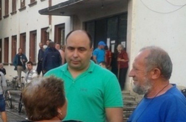 Владислав Николов се среща с хората в Гулянци