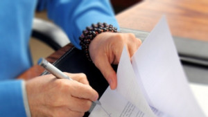 Първите два договора за саниране на многопрофилни жилищни сгради са