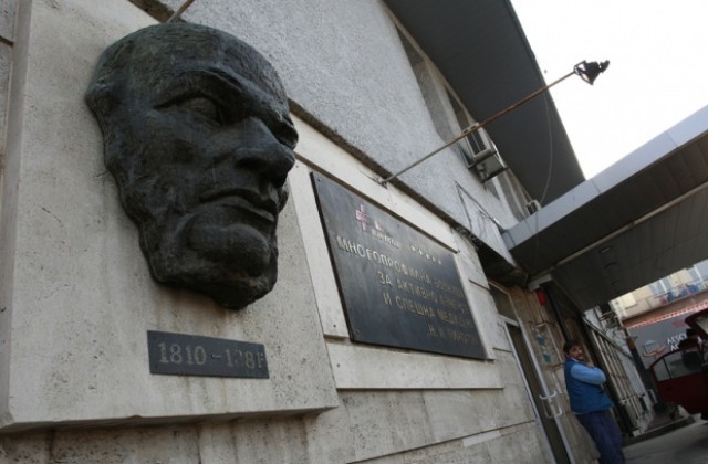 20 екипа на „Пирогов” спасиха прегазена от трамвай лекарка