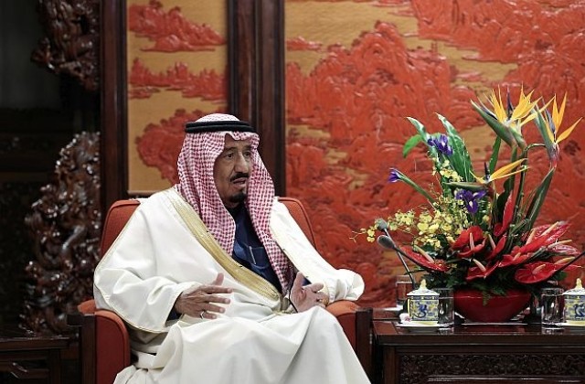 Новият саудитски крал излива пари и бонуси към населението