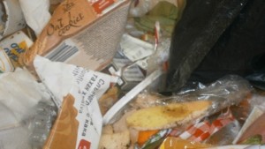 Разделното събиране на отпадъци в Габрово не започва обнадеждаващо СНИМКИ