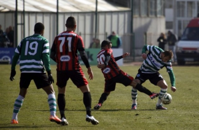 Сигналната лампа светна за играчите на Черно море