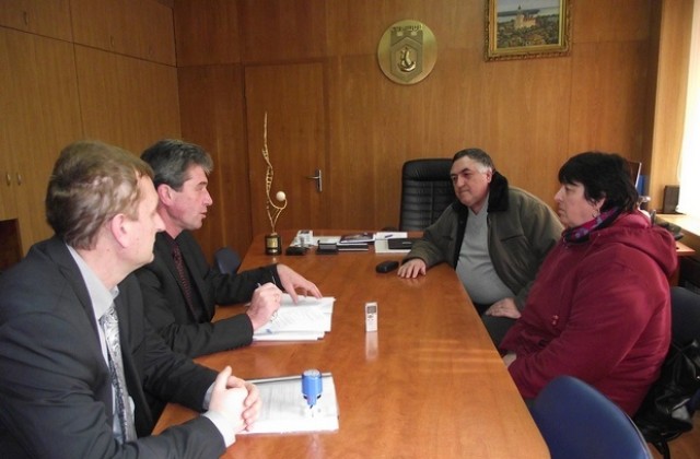 В Свищов подписаха първия договор за саниране по новата национална програма