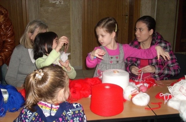 Първомартенска работилничка в библиотеката