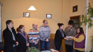 Млади социалисти дариха книги на читалището в Беляковец