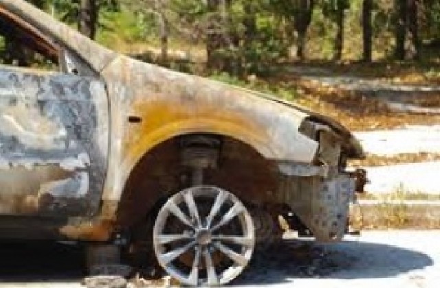 Кола горя във Варна