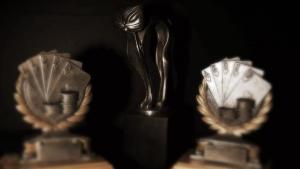 Роботът Андромега вцепенява зрителите с 3D Лазерна феерия по време