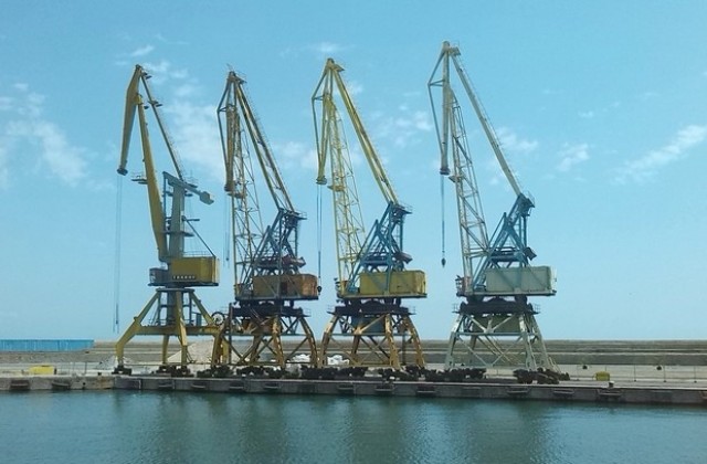Пристанището през 2015: Товарооборот и круизи