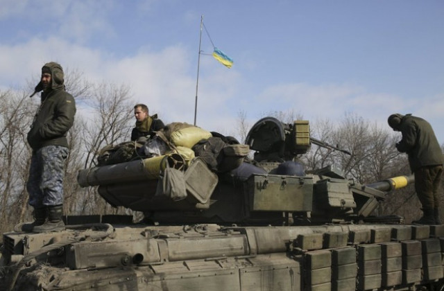 Великобритания изпраща военен персонал в Украйна