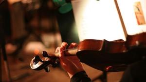 Пъстра музикална мартеница за децата на Варна