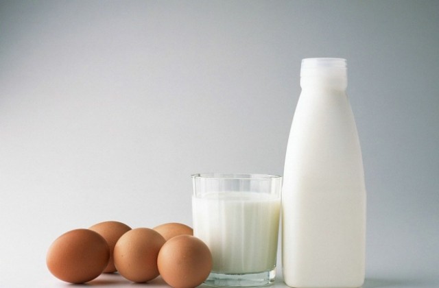 Млякото и яйцата най-често предизвикват алергии при децата