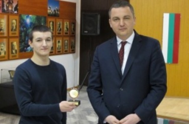 Ученик създаде приложение за следене на автобусния трафик