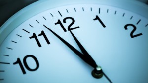 Часовник изостава със секунда за 16 млрд години