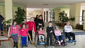 Работилница за взаимопомощ събира родители и деца със спина бифида