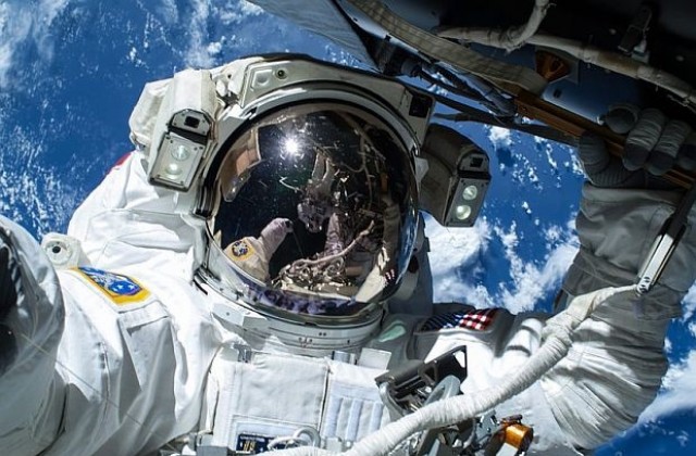 Астронавтите от МКС излязоха в открития космос