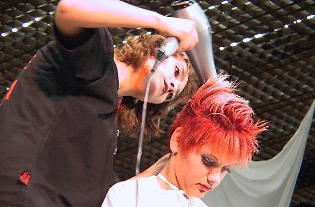 Данъчни започват проверки на фризьори и козметици