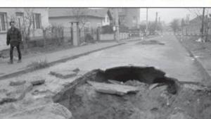 Улица погълна автомобил