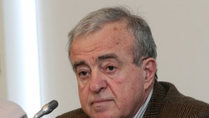 Проф Петков Една от банките и кухият обем в размера