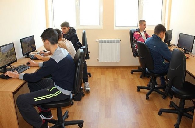 Ученици заклеймяват алкохола