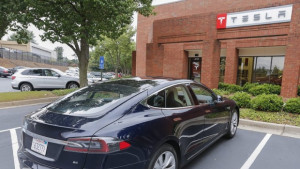 Model S на Tesla остава найнадеждният автомобил в САЩ