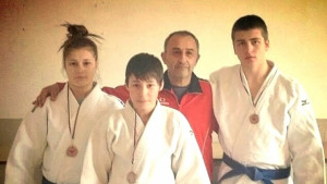 Три медала за еленските джудисти от държавен шампионат