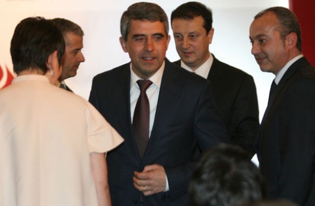 Президентът не обмисля налагане на вето на закона за ратифициране на новия заем