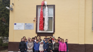 Мартенски дръвчета украсиха двора на НУ Христо Ботев Плевен