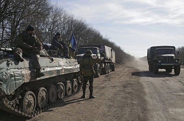 Киев започва да изтегля тежкото си въоръжение