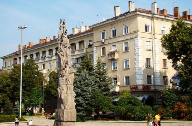 Димитровград се сдоби с площад Поезия