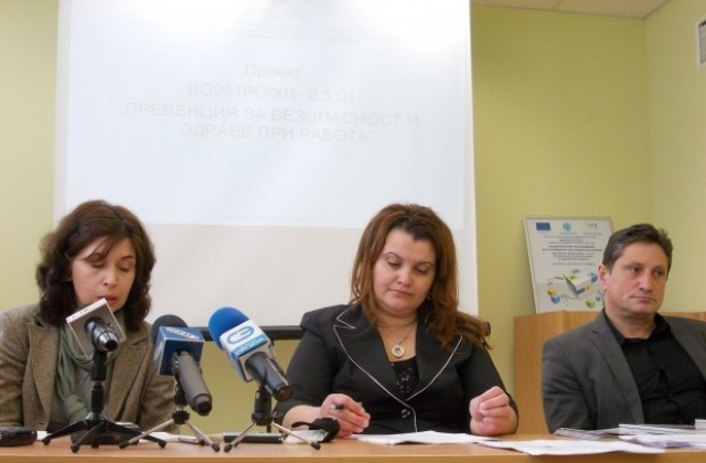 37 лични асистенти със сключен договор