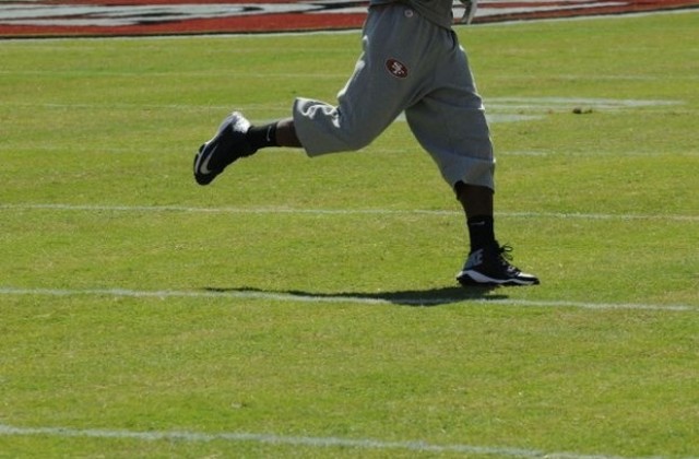 Строят спортни игрища върху терена на бившата ледена пързалка