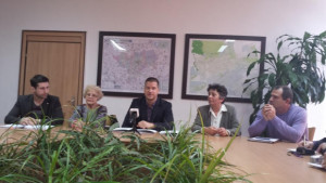 Подписаха първите три договора за саниране