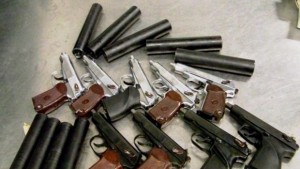Боен арсенал откриха в кола на Капитан Андреево