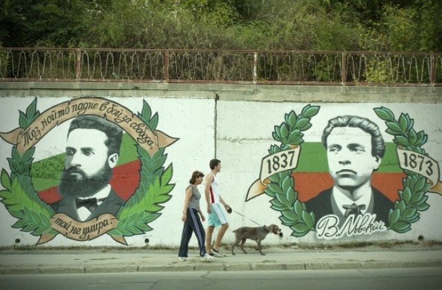 Авторите на патриотичните графити с нова идея – ще рисуват Стена на забравените герои