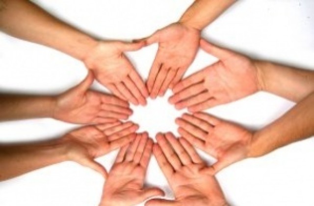 Слънчеви доброволци посещават Дома за деца в Стражица