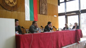 С 60 лв са увеличени заплатите на общинските служители в