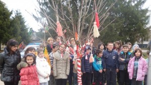В Николово украсиха дърво с мартеници