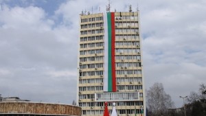 Община Димитровград с 3 гигантски мартеници