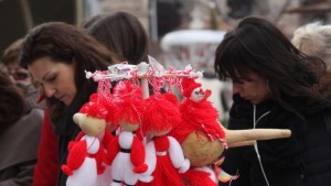 На 1 март българите се окичват с бялочервени мартеници