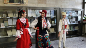 В библиотеката посрещнаха Баба Марта