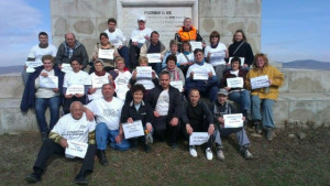 Членове на ГЕРБ почистиха паметника на загиналите в Джуранлийския бой